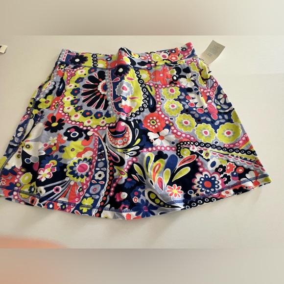T BY TALBOT. SIZE MP. FLORAL PATTERNED SKORTS. - Picture 12 of 13